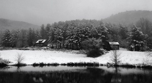 Watching Snow Fall From This One Hot Spring Resort In North Carolina Is Basically Heaven