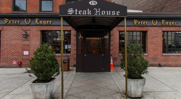 This 136-Year Old Steakhouse Is One Of The Most Nostalgic Destinations In New York