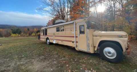 Stay In A Bus Overlooking The Mountains In New Hampshire