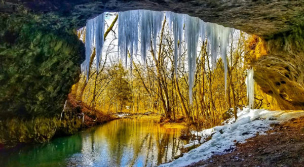 Bennett Spring State Park Is The Perfect Missouri Winter Travel Destination