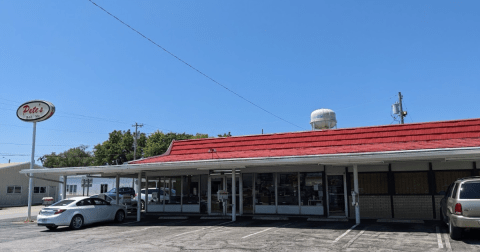 This Missouri Drive-In Restaurant Is Fun For An Old Fashioned Meal Out