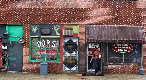 The Hole-In-The-Wall Eatery Serves Some Of The Best Smoked Sausage In Mississippi
