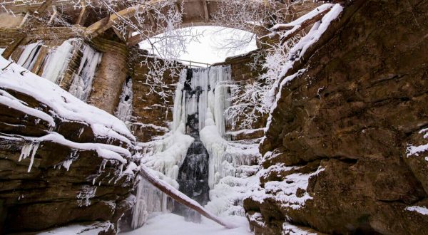 The Little-Known Natural Wonder In Illinois That Becomes Even More Enchanting In The Wintertime