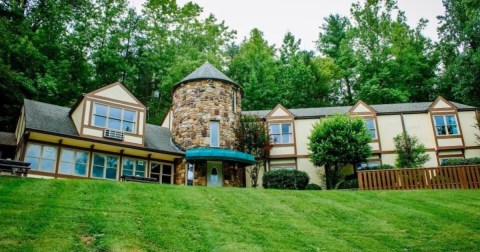 There's A Breathtaking Castle Tucked Away Near This Tennessee National Park