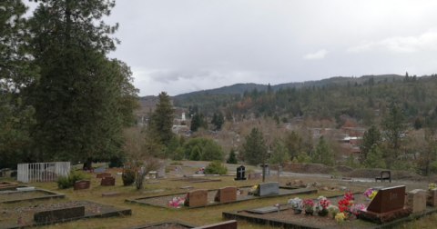 Most People Don't Know That The Gravesite Of A Famous Twin Peaks Actress Is Found Right Here In Oregon