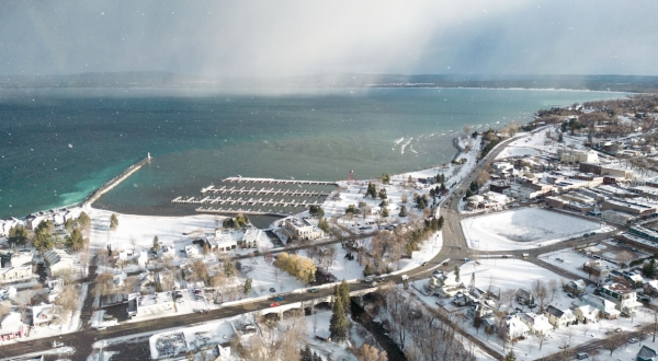 The Cozy Small Town In Michigan That Comes Alive Under A Blanket Of Snow