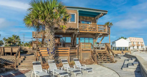 There's A Breathtaking Beachfront Treehouse Airbnb Tucked Away In Florida