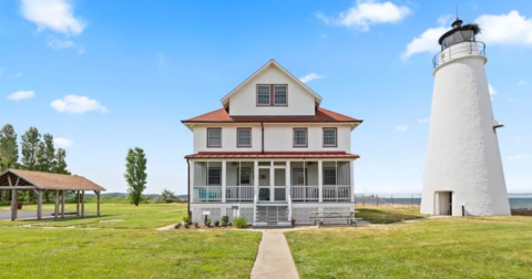 Stay In A Lighthouse Keeper's House Overlooking The Chesapeake Bay In Maryland