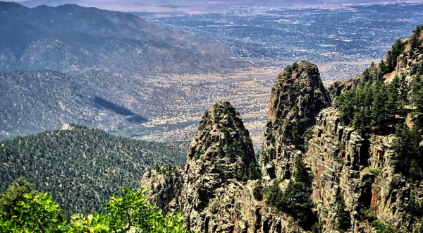 The Iconic Hiking Trail In New Mexico Is One Of The Coolest Outdoor Adventures You’ll Ever Take