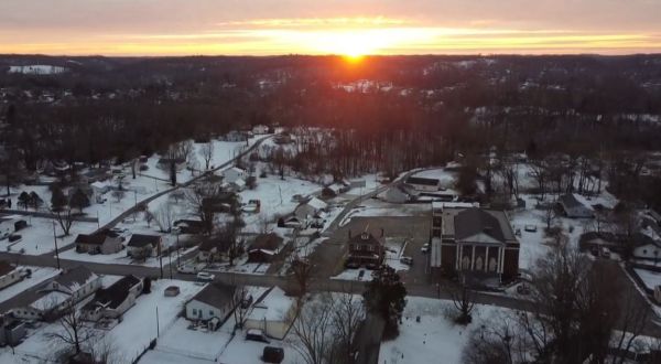The Cozy Small Town In Kentucky That Comes Alive Under A Blanket Of Snow