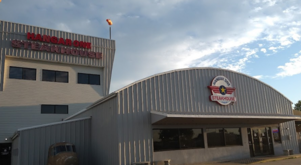 The Plane-Themed Restaurant In Kansas Is Truly Enchanting