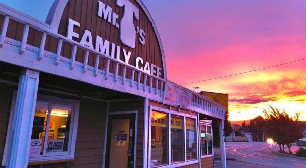 Taste The Best Biscuits And Gravy In Washington At This Family-Owned Bakery Cafe
