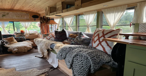Stay In A Converted Schoolbus Overlooking A Horse Pasture In West Virginia