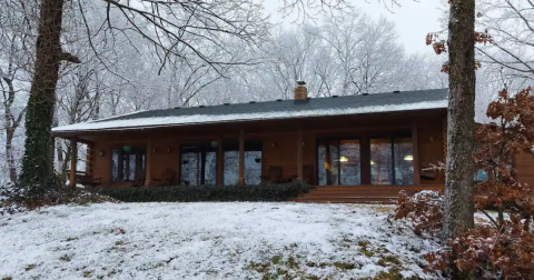 The Cozy Cabin In Missouri That's Ideal For Winter Snuggles And Relaxation