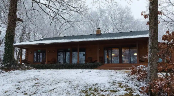 The Cozy Cabin In Missouri That’s Ideal For Winter Snuggles And Relaxation