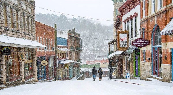 7 Enchanting Arkansas Towns That Feel Like You’ve Fallen Into A Snow Globe