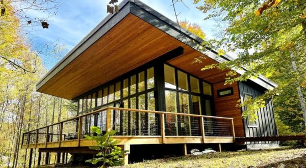This Luxurious Modern Cabin On Riverfront Property Makes For The Perfect Indiana Escape