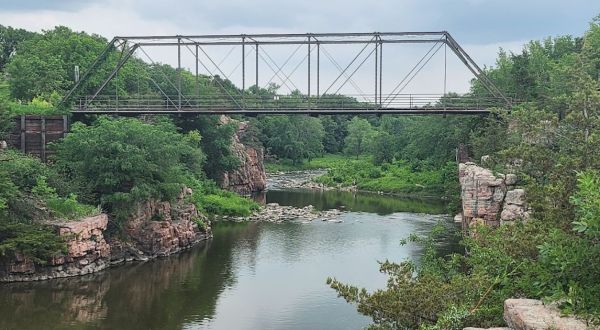 Crossing This 116-Year-Old Bridge In South Dakota Is Like Walking Through History