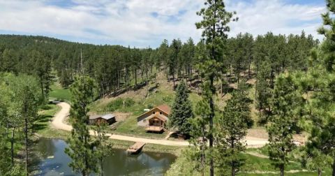 The Perfect Spring Getaway Starts With One Of These 6 Picture-Perfect Airbnbs In South Dakota