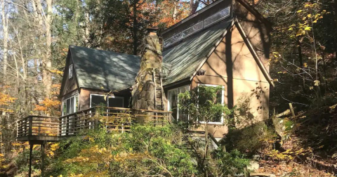 The Incredible Fairy Tale Airbnb You'd Never Expect To Find In The Connecticut Woods