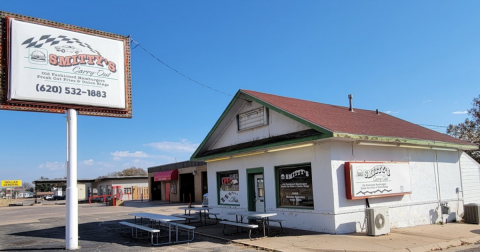 The Tiny Restaurant In Kansas That Only Serves A Few Tables At A Time