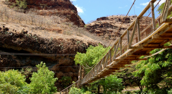 Crossing This 100-Year-Old Bridge In Hawaii Is Like Walking Through History