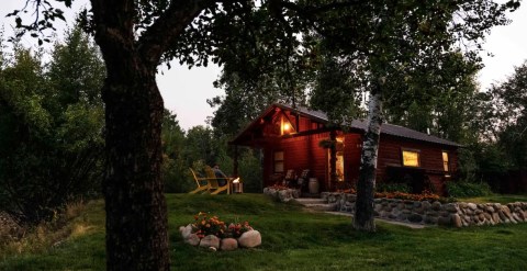 The Perfect Spring Getaway In Wyoming Starts With One Of These 9 Picture-Perfect Airbnbs