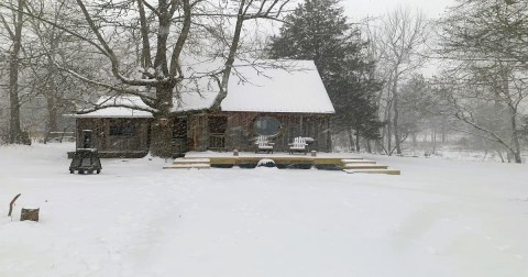 The Cozy Cabin In Arkansas That's Ideal For Winter Snuggles And Relaxation