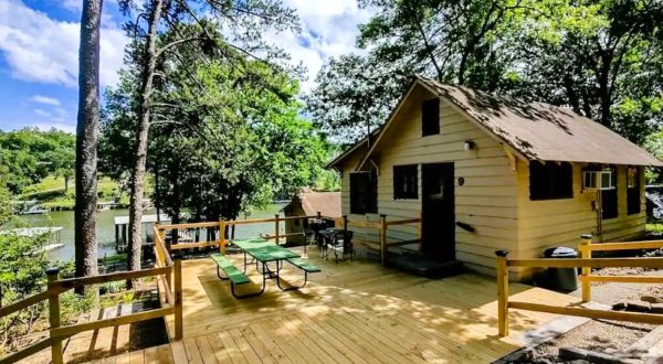 Enjoy A Water-Filled Weekend At This Lakefront Cabin In Arkansas With Its Own Pebble Stone Beach