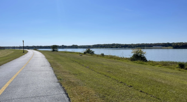 Enjoy A Secluded Stroll On A Little-Known Path Along This Iconic Mississippi Waterway