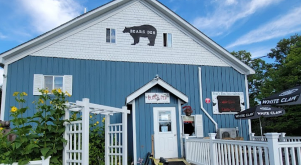 Take A Drive To The Country To Dine At This Exceptional Rural Restaurant In Maine