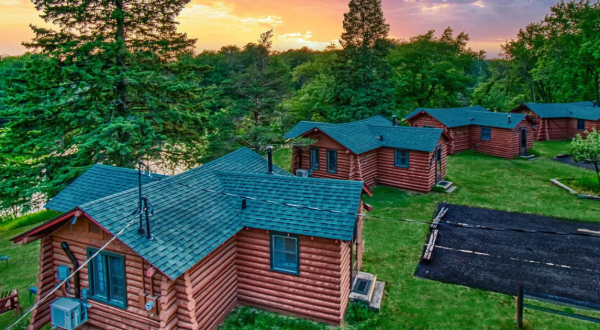 These Mountainside Log Cabins Are In Michigan And They Are A Bucket List Must