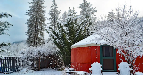 Frolic With Horses While Staying In This Beautiful, Cozy, Artsy, Romantic Yurt With A Hot Tub In Oregon