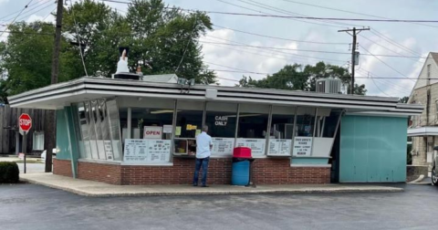 Fast Eddie's Is A Hole-In-The-Wall Market In Illinois With Some Of The Best Fried Chicken In Town