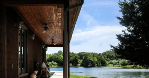 You Won't Believe The Views You'll Find At This Incredible Airbnb In Illinois