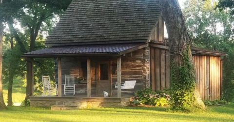 The Perfect Spring Getaway Starts With One Of These 6 Picture-Perfect Airbnbs In Illinois