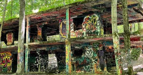 The Incredible Vacation Home In Kentucky That Has Been Left In Ruins