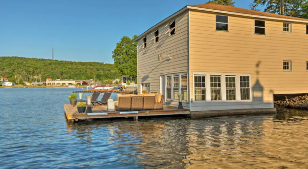 This Year, Take A Pennsylvania Vacation At A Waterfront Home On Harveys Lake