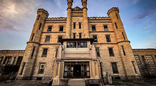 The Incredible Prison In Illinois That Has Been Left In Ruins