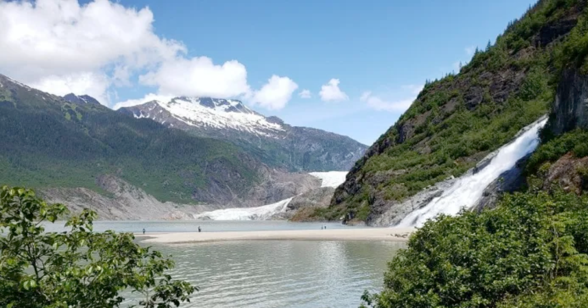 Best Waterfalls in Alaska: 12 Local Favorites & Hidden Gems