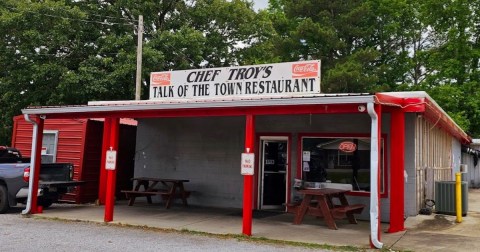 Take A Drive To The Country To Dine At This Exceptional Rural Restaurant In Alabama