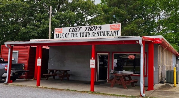 Take A Drive To The Country To Dine At This Exceptional Rural Restaurant In Alabama