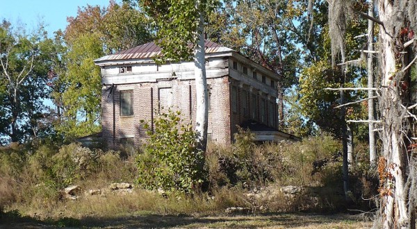 The Incredible 1845 Plantation On The Alabama River That Has Been Left In Ruins