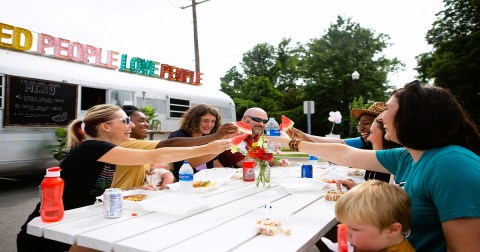 A Non-Profit, Pay-What-You-Can Food Truck In Arkansas Is Spreading Kindness In A Community