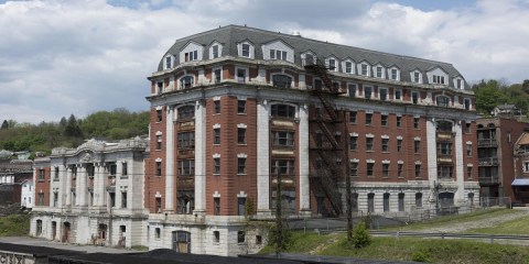 The Incredible Hotel In West Virginia That Has Been Left In Ruins