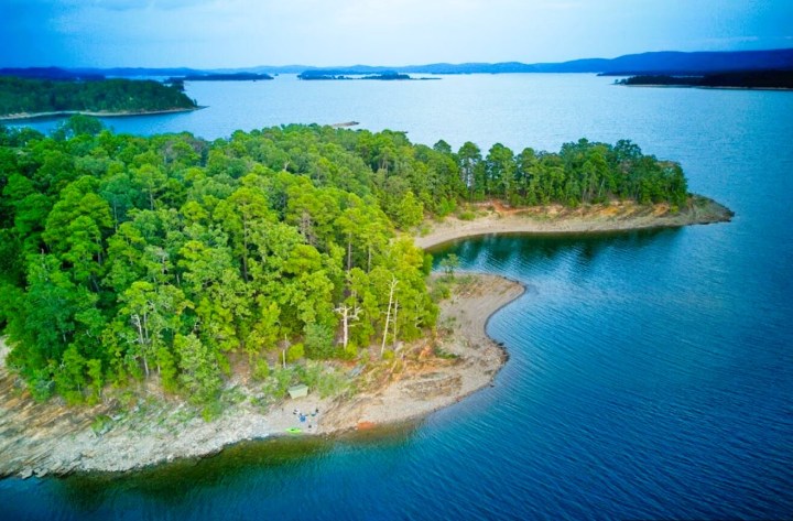 stunning lakes in Arkansas