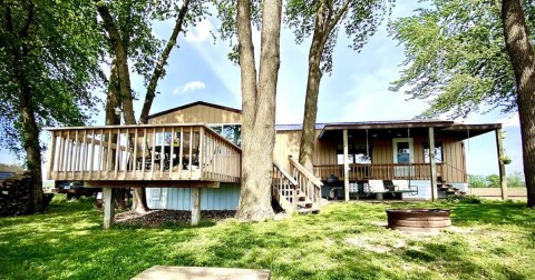 8 Waterfront Retreats In Iowa That Are Perfect For Warm Weather Adventures