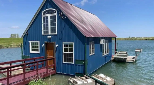 7 Waterfront Retreats In Illinois That Are Perfect For Warm Weather Adventures