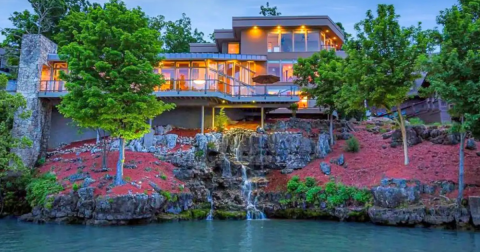 6 Waterfront Retreats In Missouri That Are Perfect For Warm Weather Adventures