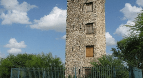 The Incredible Hike In Texas That Leads To A Fascinating Abandoned Castle Tower